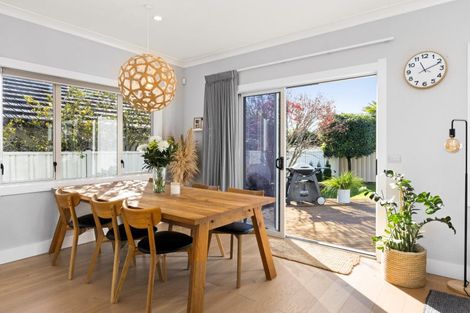 Photo of property in 43 Fairview Place, Havelock North, 4130