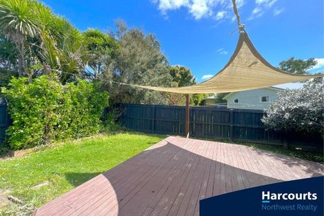 Photo of property in 1/86 Tirimoana Road, Te Atatu South, Auckland, 0602