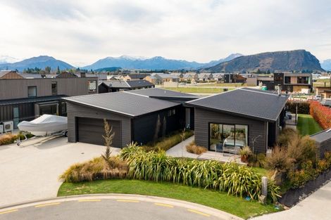 Photo of property in 5 Mcdonald Street, Wanaka, 9305