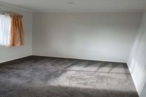 Photo of property in 38 Frank Nobilo Drive, Golflands, Auckland, 2013