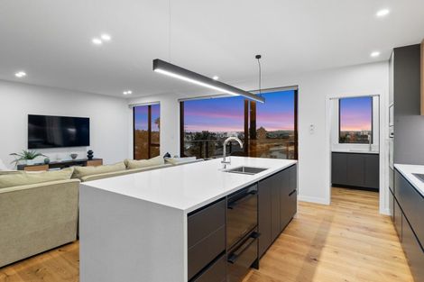 Photo of property in 32 Seacliffe Road, Hillsborough, Auckland, 1042