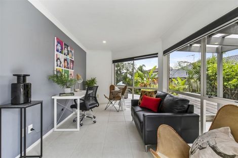 Photo of property in 6 Canonbie Place, East Tamaki Heights, Auckland, 2016