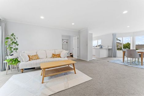 Photo of property in 44 Kath Hopper Drive, Orewa, 0931