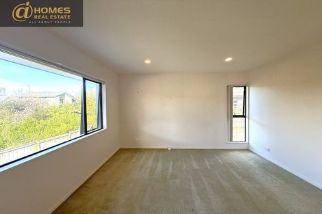 Photo of property in 5 Queen Natalie Place, Massey, Auckland, 0614