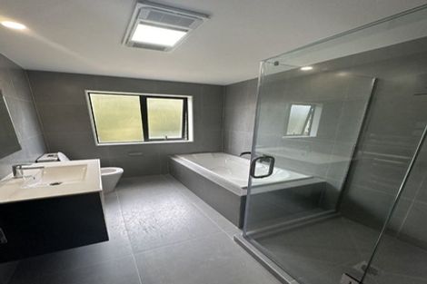 Photo of property in 8a Lynn Road, Bayview, Auckland, 0629