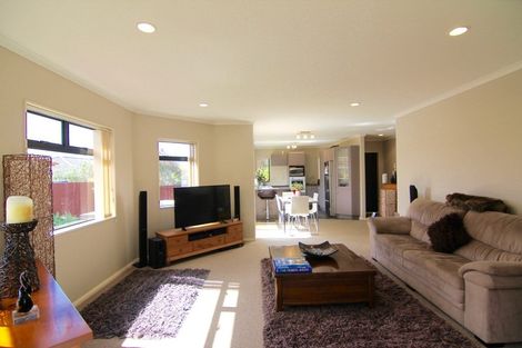 Photo of property in 38 Chesterfield Way, Orewa, 0931