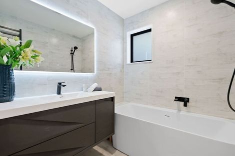 Photo of property in 37 Santa Monica Place, Goodwood Heights, Auckland, 2105