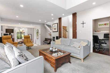 Photo of property in 61 Newhaven Terrace, Mairangi Bay, Auckland, 0630