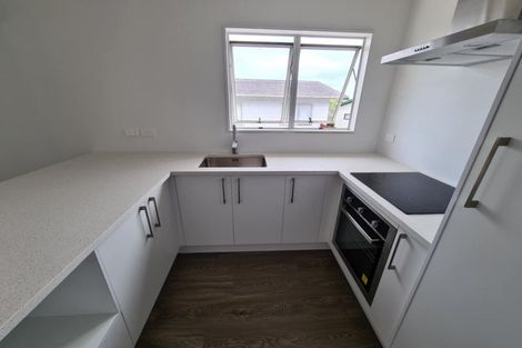 Photo of property in 18 Styca Place, Sunnyvale, Auckland, 0612