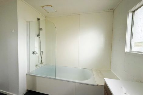 Photo of property in 2/1 Raeben Avenue, Hillcrest, Auckland, 0627