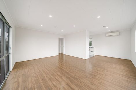 Photo of property in 2 Netherlands Avenue, Kelston, Auckland, 0602