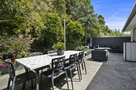 Photo of property in 99 Akaroa Drive, Maupuia, Wellington, 6022