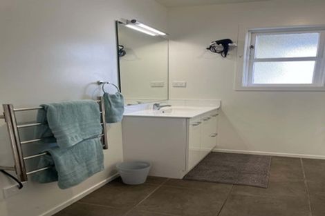 Photo of property in 1/315 Rangatira Road, Beach Haven, Auckland, 0626