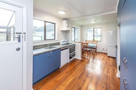 Photo of property in 24 Selwyn Crescent, College Estate, Whanganui, 4500