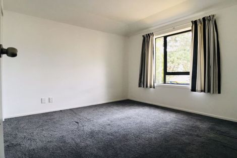 Photo of property in 2/36 John Jennings Drive, Oteha, Auckland, 0632