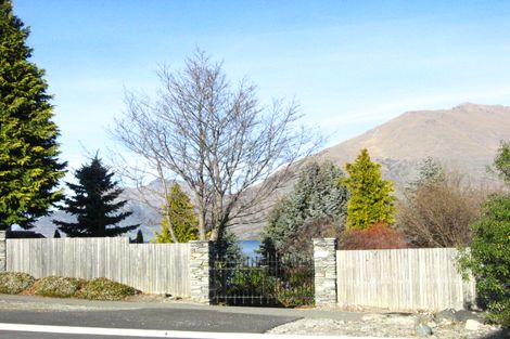 Photo of property in 74 Cedar Drive, Kelvin Heights, Queenstown, 9300