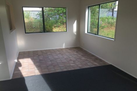 Photo of property in 15 Aldern Road, Massey, Auckland, 0614