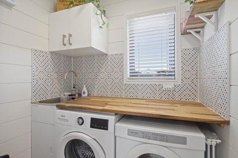 Photo of property in 3 Stella Drive, Clarks Beach, 2122