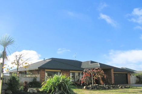 Photo of property in 11 Observation Place, Paraparaumu, 5032