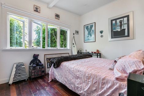 Photo of property in 1/10 Marsh Avenue, Forrest Hill, Auckland, 0620