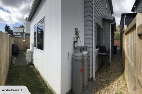 Photo of property in 4 Ruhanui Lane, Pakuranga Heights, Auckland, 2010