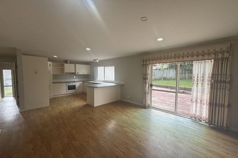 Photo of property in 22 Te Hoe Grove, Pinehill, Auckland, 0632