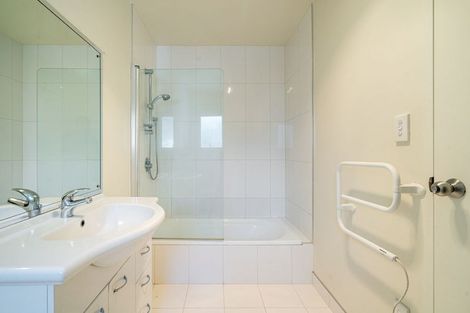 Photo of property in 16a Becroft Drive, Forrest Hill, Auckland, 0620