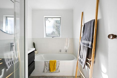 Photo of property in 392 Kahikatea Drive, Dinsdale, Hamilton, 3204