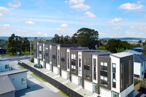 Photo of property in 4/107 Hobsonville Road, West Harbour, Auckland, 0618