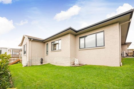 Photo of property in 7 Vaucluse Heights, Fitzherbert, Palmerston North, 4410