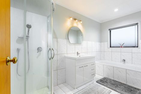 Photo of property in 4 Muscat Place, Henderson, Auckland, 0612