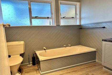 Photo of property in 2 Newcastle Street, Hokowhitu, Palmerston North, 4410