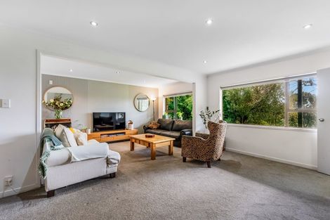 Photo of property in 1/1 Sharon Road, Waiake, Auckland, 0630
