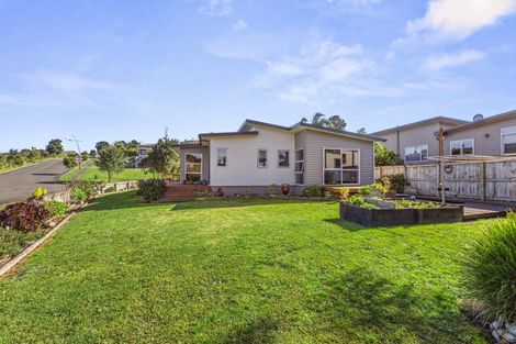 Photo of property in 2 Harakeke Place, Raglan, 3225