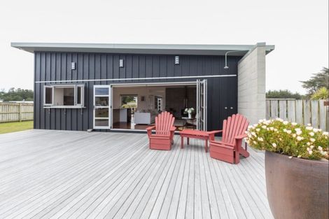 Photo of property in 42a Kent Avenue, Waitarere Beach, Levin, 5510