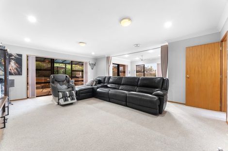 Photo of property in 1/66 Picasso Drive, West Harbour, Auckland, 0618