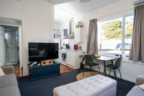 Photo of property in 8 Shannon Street, Mount Victoria, Wellington, 6011