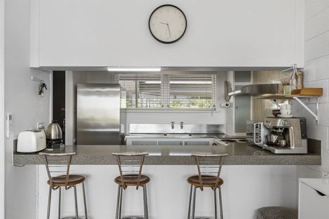 Photo of property in 2/289 Glenfield Road, Glenfield, Auckland, 0629