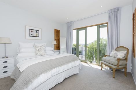 Photo of property in 11 Maungakiekie Avenue, Greenlane, Auckland, 1051