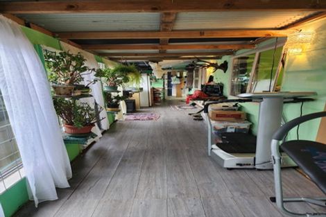 Photo of property in 31 Barneys Farm Road, Clendon Park, Auckland, 2103