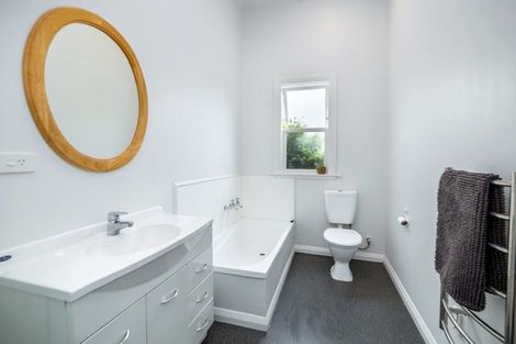 Photo of property in 10 Philip Street, Carterton, 5713