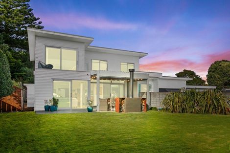 Photo of property in 17 Pitcairn Street, Oakura, 4314