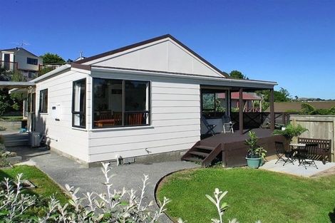 Photo of property in 30 Guadeloupe Crescent, Grenada Village, Wellington, 6037