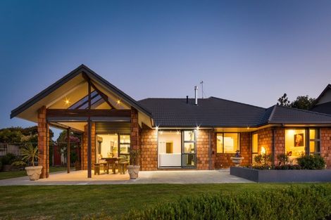 Photo of property in 30 Grand Oaks Drive, Awapuni, Palmerston North, 4412