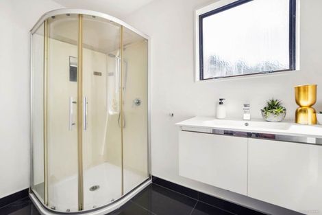 Photo of property in 1/183 Rangatira Road, Beach Haven, Auckland, 0626