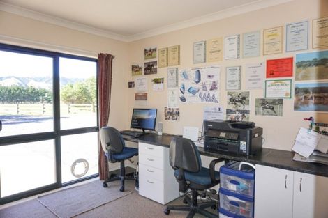 Photo of property in 218 Pukenamu Road, Te Horo, Otaki, 5581