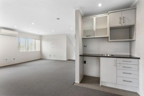 Photo of property in 12a Otahuri Crescent, Greenlane, Auckland, 1051