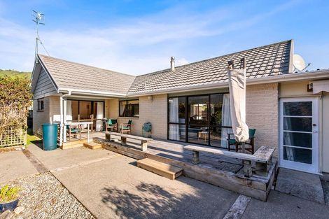 Photo of property in 7a Graham Grove, Waikanae, 5036