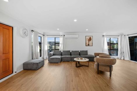 Photo of property in 18 Keri Vista Rise, Papakura, 2110