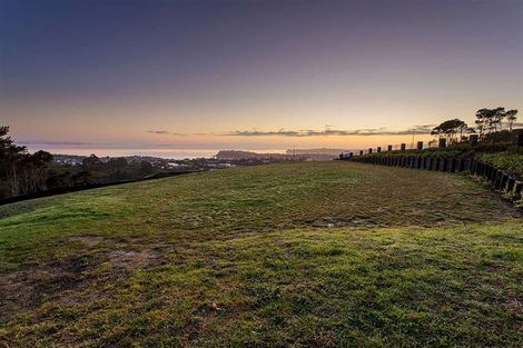 Photo of property in 1 Woodridge Drive, Stanmore Bay, Whangaparaoa, 0932